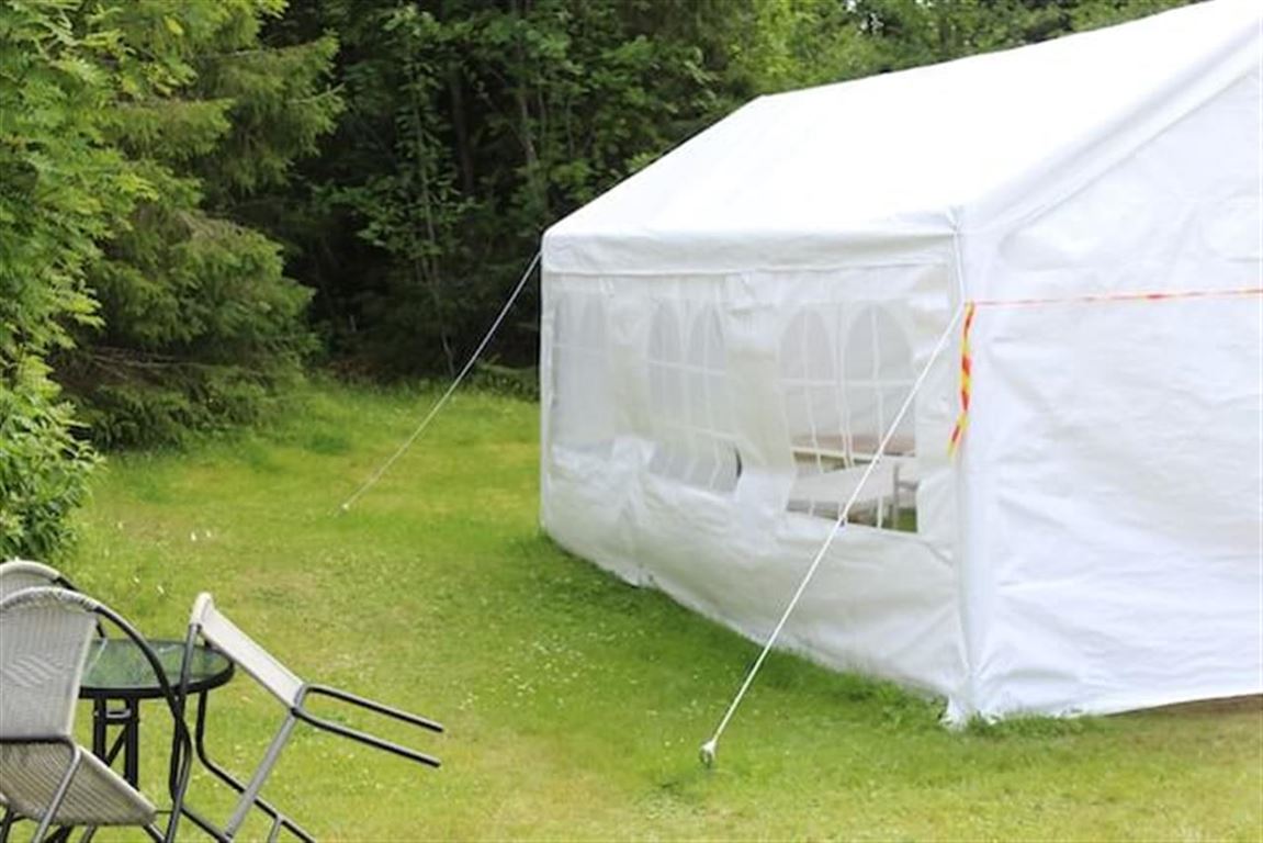 Skab uforglemmelige øjeblikke under åben himmel med Leje af Festtelt