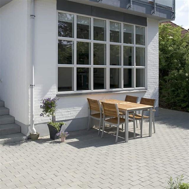 Opdag skønheden og holdbarheden af hollændersten: en tidløs valg for enhver udendørs belægning